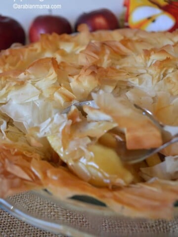 A close up of food, with Apple pie and Phyllo pastry