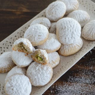 Kahk cookies on a plate, with Kahk and Pistachio