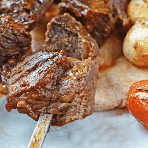 A close up of beef skewer on a pita bread