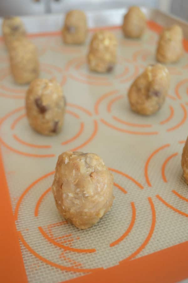 A photo showing a cooking sheet with dough pieces