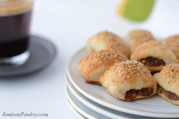 Tasty date filled cookies, this Egyptian Ara'eesh recipe can be made plain crunchy or soft. A perfect snack anytime of the day.