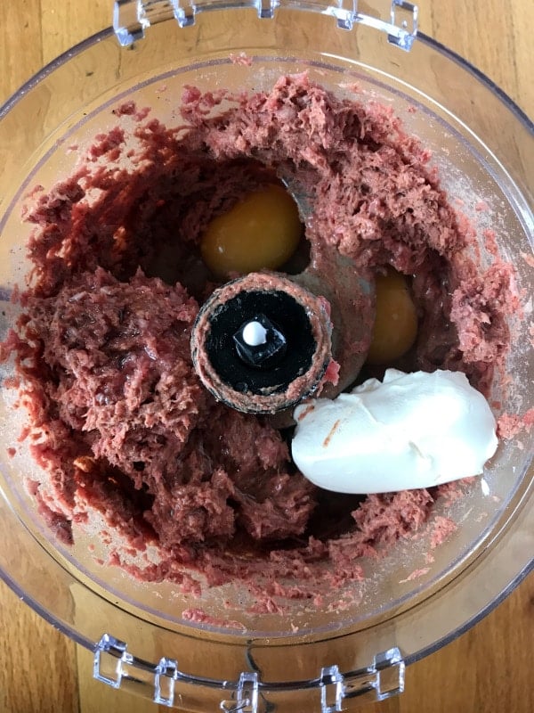 A photo showing a step mixing corned beef in a blender