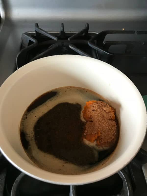 Step by step on making pumpkin spiced caramel latte