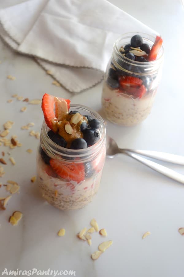 Berry Overnight Cold Oats Recipe - Amira's Pantry