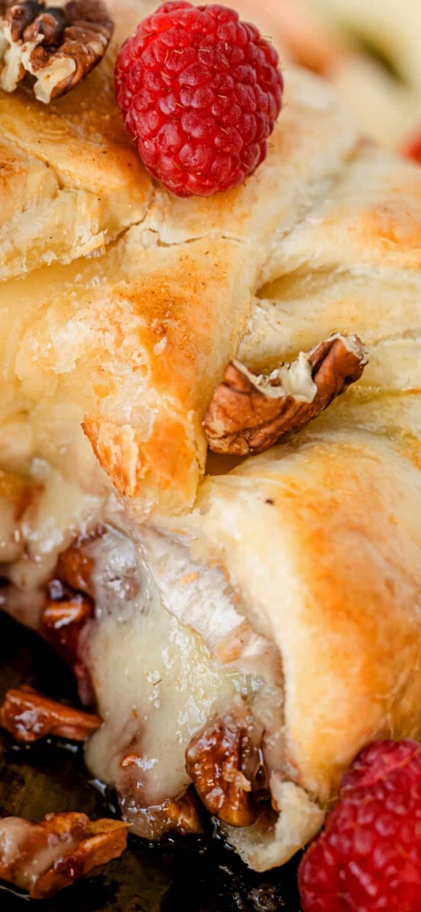 Baked Brie In Puff Pastry (Brie en croute with jam) - Amira's Pantry