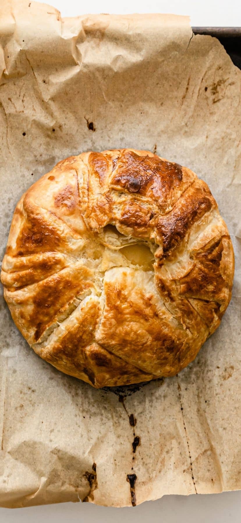 Baked Brie In Puff Pastry (Brie en croute with jam) - Amira's Pantry