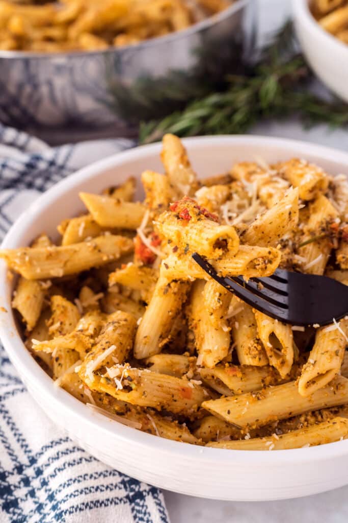 Creamy Sun Dried Tomato Pasta {Vegan} - Amira's Pantry