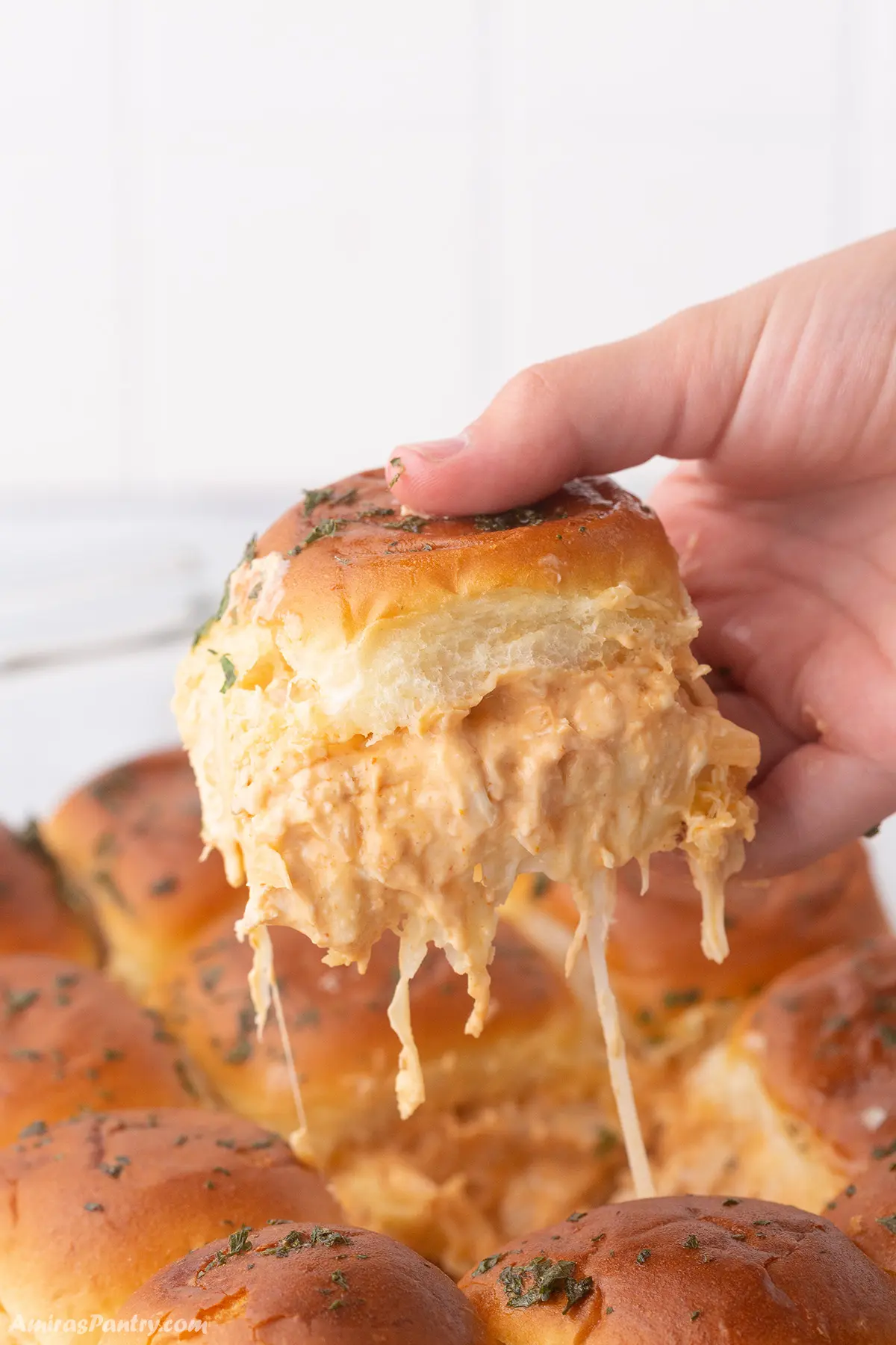 Buffalo Chicken Sliders Recipe (On Hawaiian Rolls) - Amira's Pantry