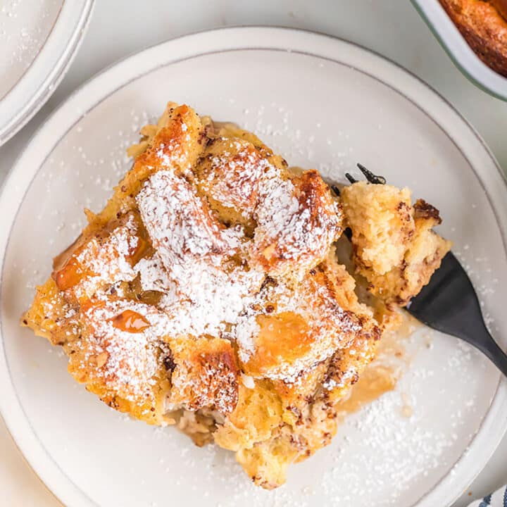 Easy Brioche French Toast Casserole Recipe - Amira's Pantry