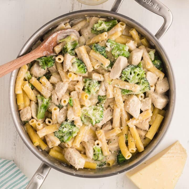 Easy Chicken Broccoli Ziti One Pot Pasta Dinner Amira S Pantry