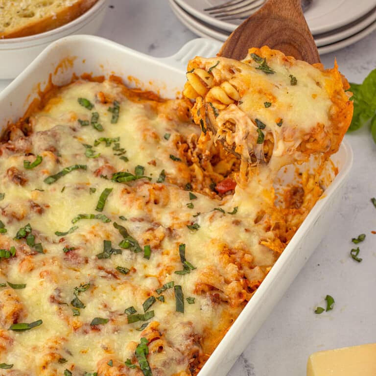 Lazy Lasagna Casserole (Easy Dinner Recipe) - Amira's Pantry