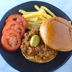 An overhead image of a sujuk sandiwch on a dinner plate.