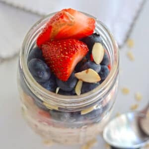 A top image of an opened jar with overnight oats.