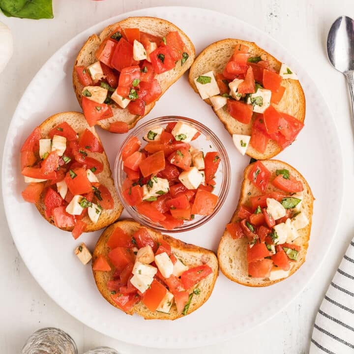 Bruschetta with Mozzarella Recipe (Easy Appetizer) - Amira's Pantry