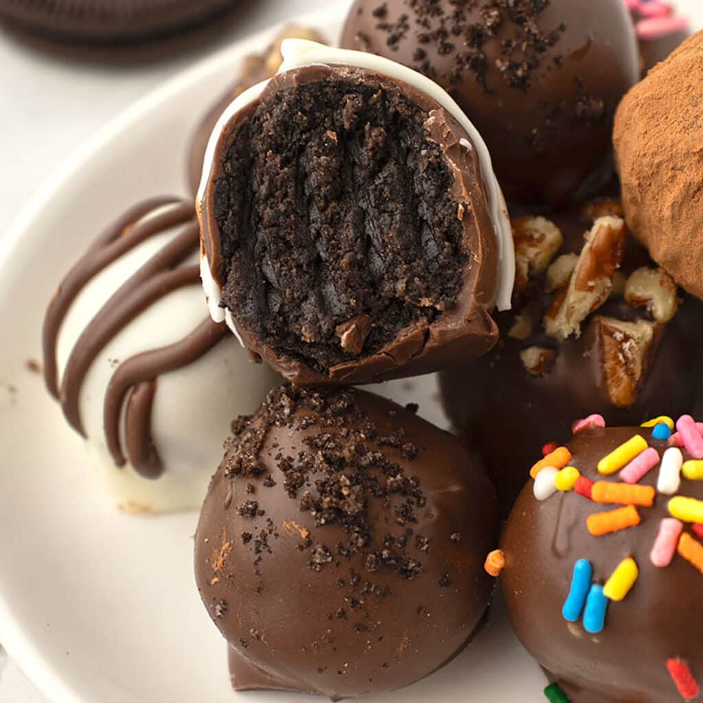 Oreo Balls (No Bake, 3-Ingredient Truffles Recipe) - Amira's Pantry