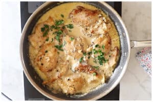 Chicken au poivre topped with parsley.