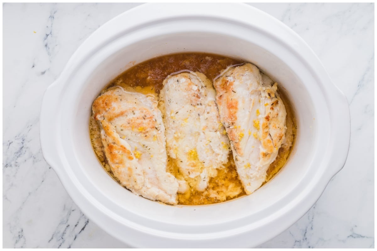 Chicken breasts with sauce in a slow cooker.