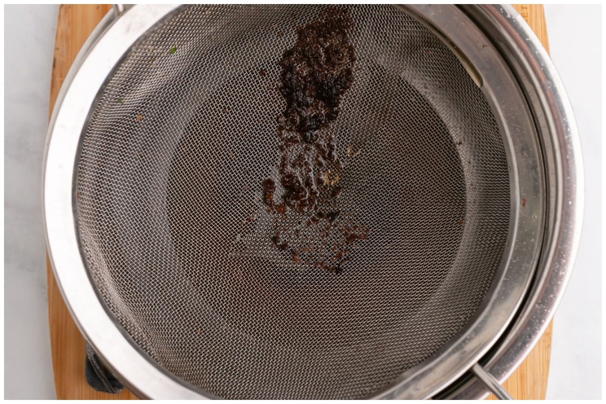 A mesh swive on a large bowl.