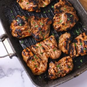 An overhead image of a grilling pan filled with balsamic chicken.